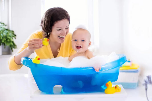 Fun Bath Time with Your Baby: A Colorful Experience with Mini Water-Spraying Dolphin Toys